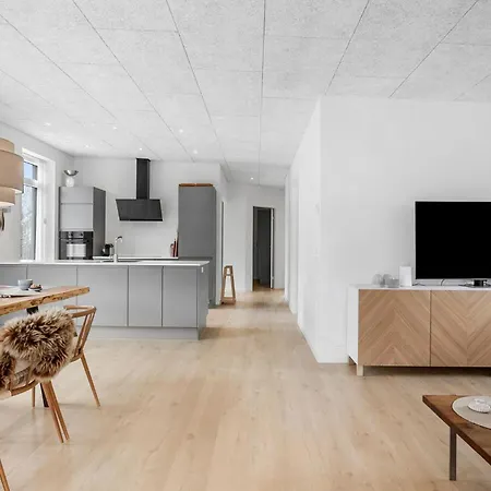 בית נופש 3 Bedroom Lovely In *