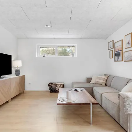 בית נופש 3 Bedroom Lovely In אבלטופט