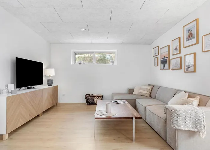 בית נופש 3 Bedroom Lovely In אבלטופט